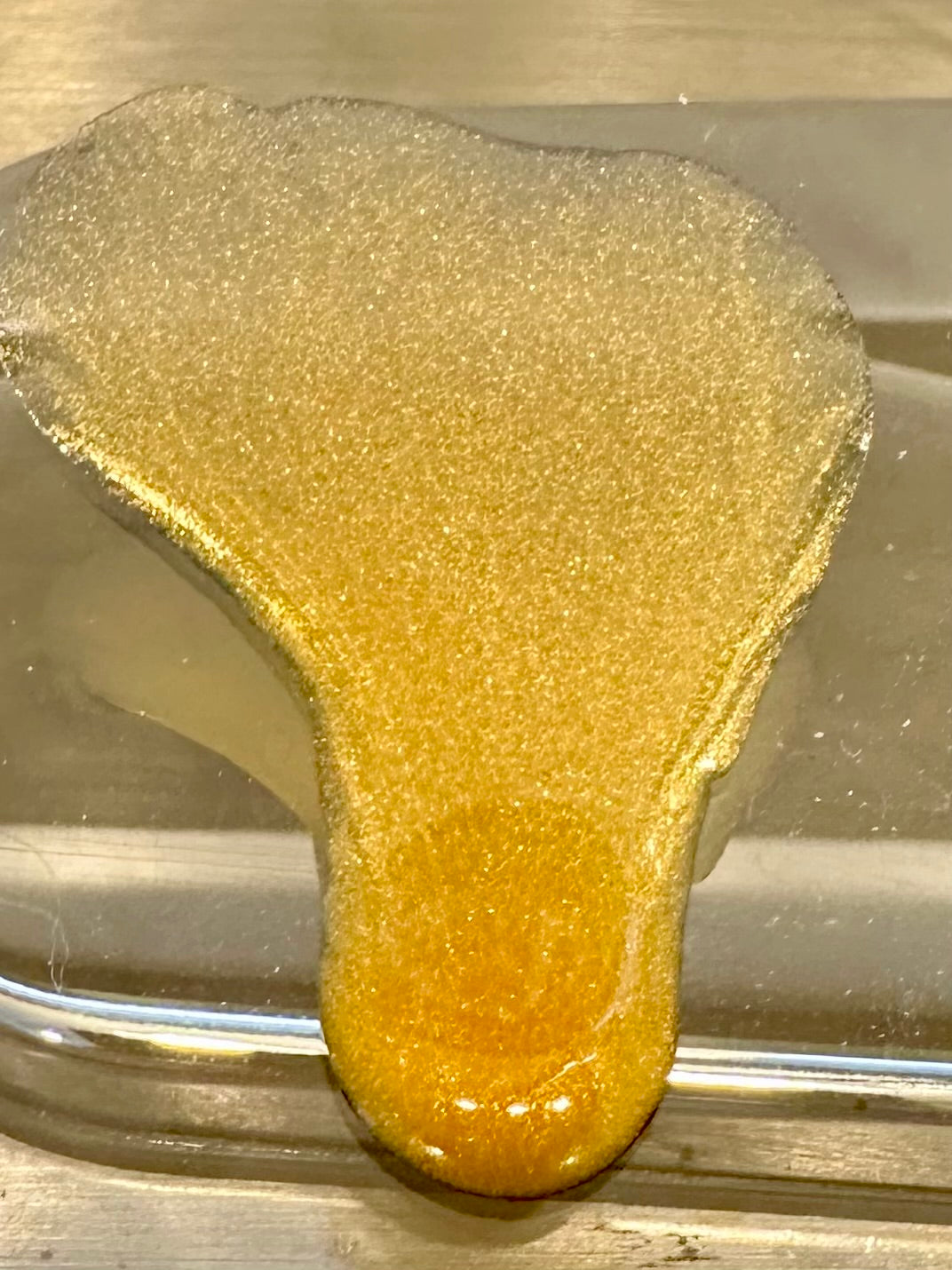 Shimmering glow oil